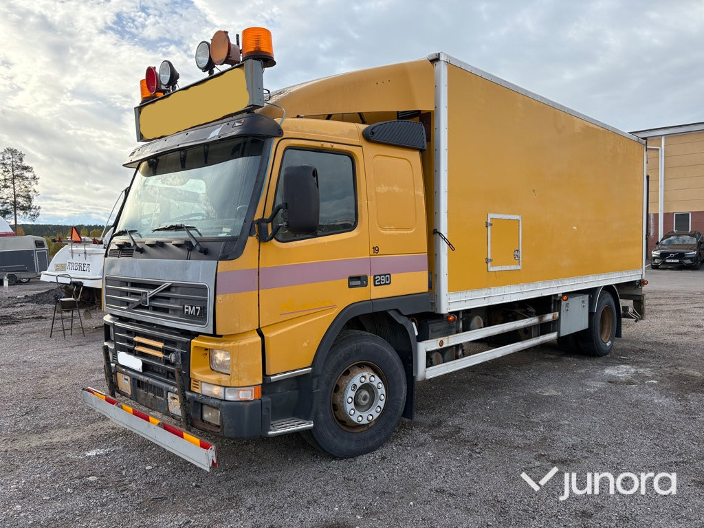 Lastbil Volvo FM7 4X2 - Camión caja cerrada: foto 1 Lastbil Volvo FM7 4X2 - Camión caja cerrada: foto 1