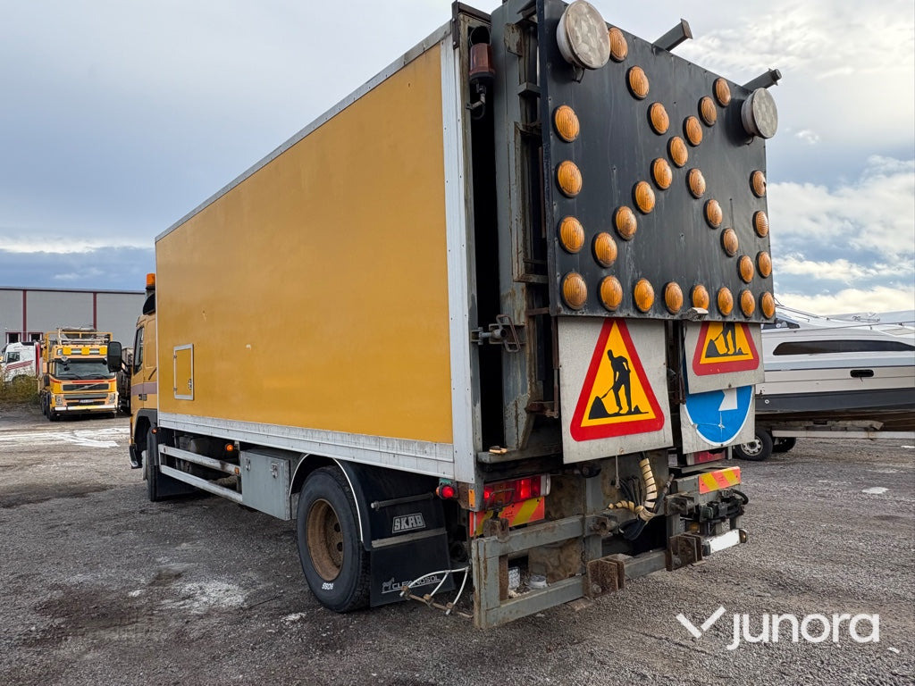 Lastbil Volvo FM7 4X2 - Camión caja cerrada: foto 3 Lastbil Volvo FM7 4X2 - Camión caja cerrada: foto 3