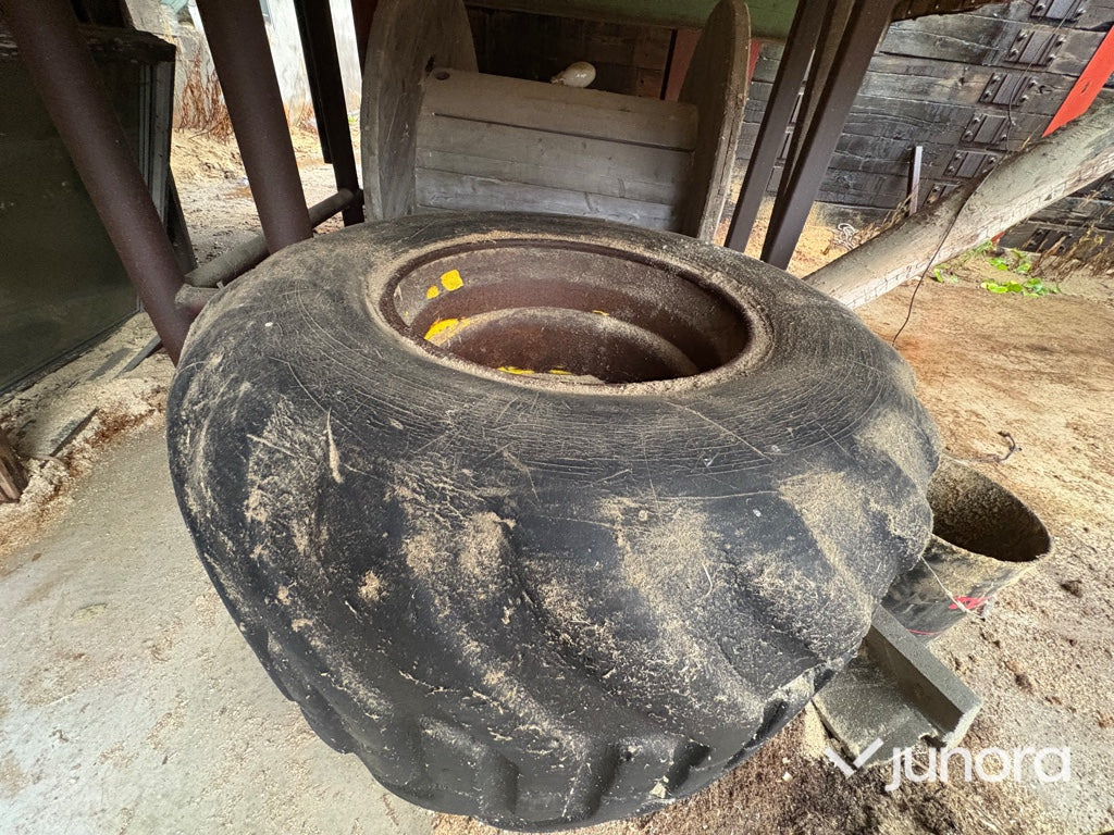 Reservhjul + fälg - John Deer 810 Skotare - Rueda completa para Maquinaria agrícola: foto 3 Reservhjul + fälg - John Deer 810 Skotare - Rueda completa para Maquinaria agrícola: foto 3