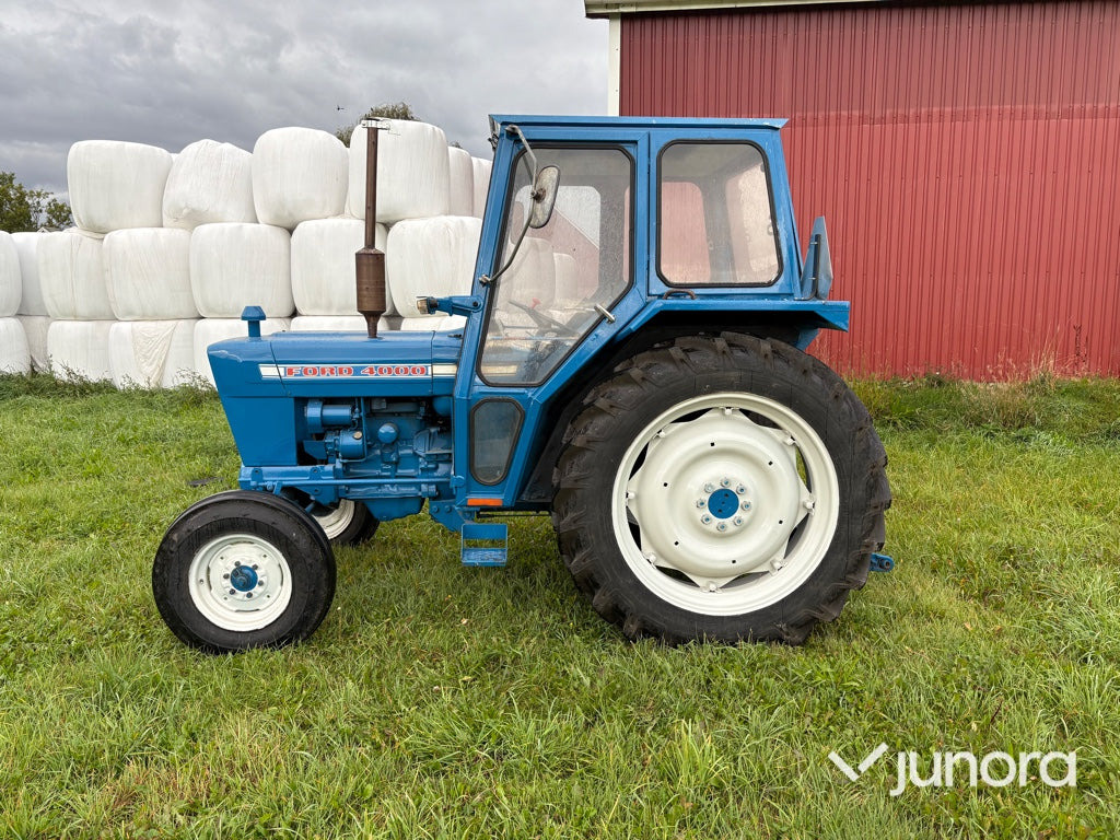 Traktor Ford 4000 - Tractor: foto 2 Traktor Ford 4000 - Tractor: foto 2