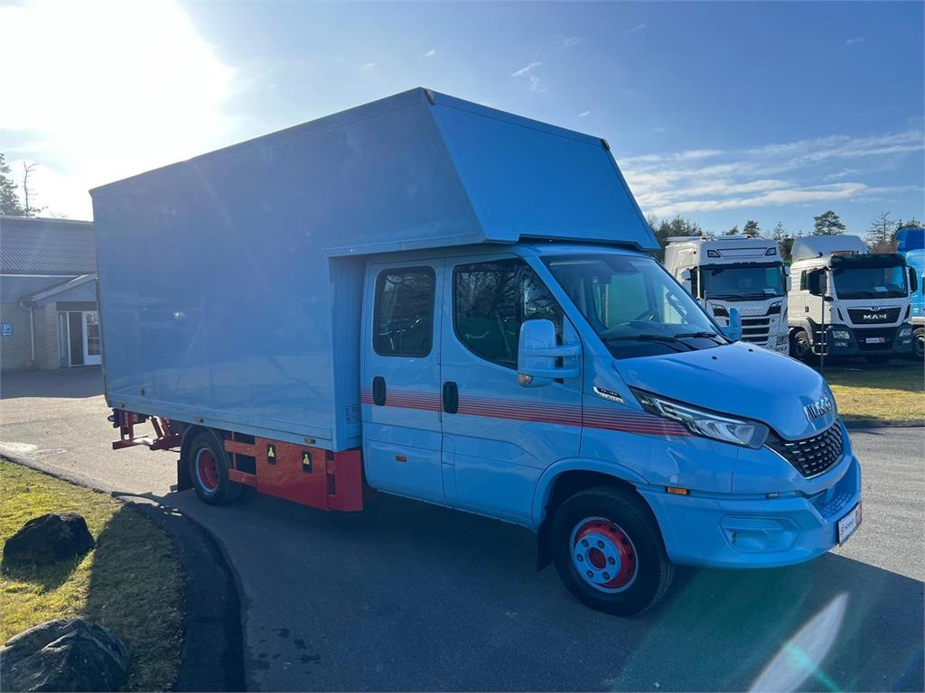 Iveco Daily 70C18 - dobbelt cab - Camión caja cerrada: foto 2 Iveco Daily 70C18 - dobbelt cab - Camión caja cerrada: foto 2