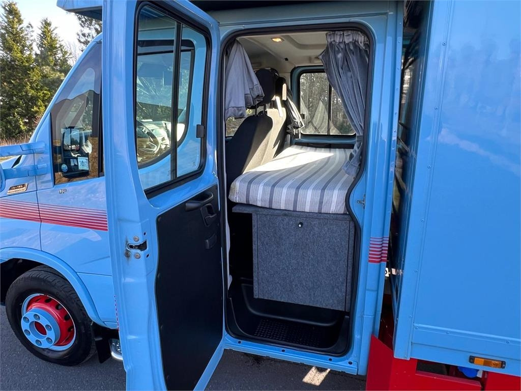 Iveco Daily 70C18 - dobbelt cab - Camión caja cerrada: foto 4 Iveco Daily 70C18 - dobbelt cab - Camión caja cerrada: foto 4