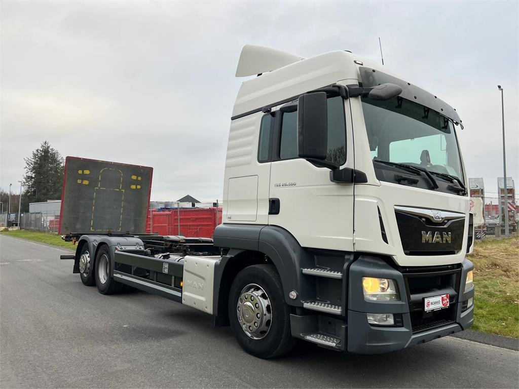 MAN TGS 26-500 6x2-4 LL - Camión portacontenedore/ Intercambiable: foto 2 MAN TGS 26-500 6x2-4 LL - Camión portacontenedore/ Intercambiable: foto 2