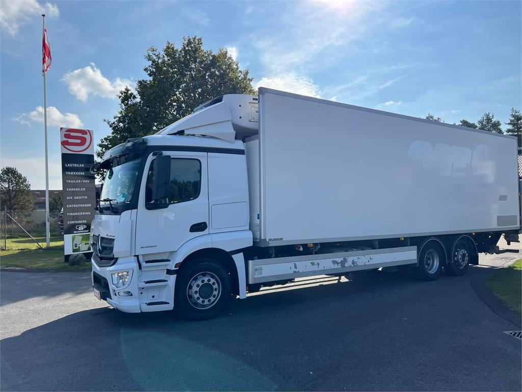 Mercedes-Benz Actros 2530 L 6x2*4 - Camión frigorífico: foto 1 Mercedes-Benz Actros 2530 L 6x2*4 - Camión frigorífico: foto 1