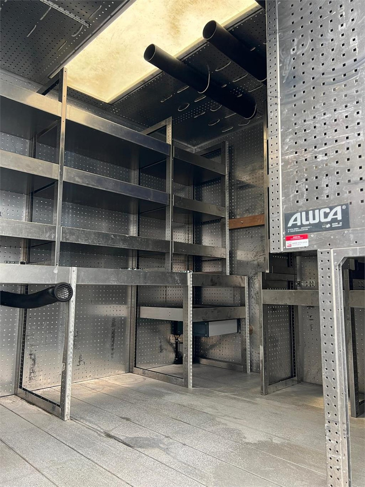 Mercedes-Benz Antos 1824 LnR - Camión caja cerrada: foto 5 Mercedes-Benz Antos 1824 LnR - Camión caja cerrada: foto 5