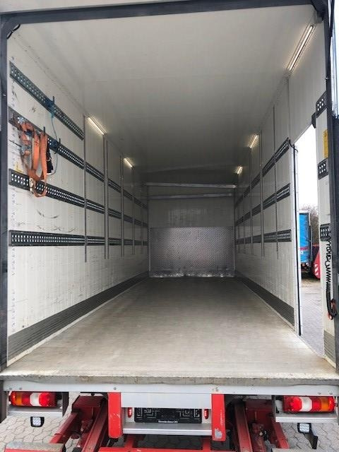 Mercedes-Benz Econic 1827 L - Camión caja cerrada: foto 3 Mercedes-Benz Econic 1827 L - Camión caja cerrada: foto 3