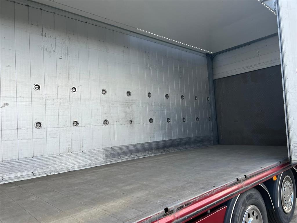 Volvo FM460 - Camión caja cerrada: foto 4 Volvo FM460 - Camión caja cerrada: foto 4