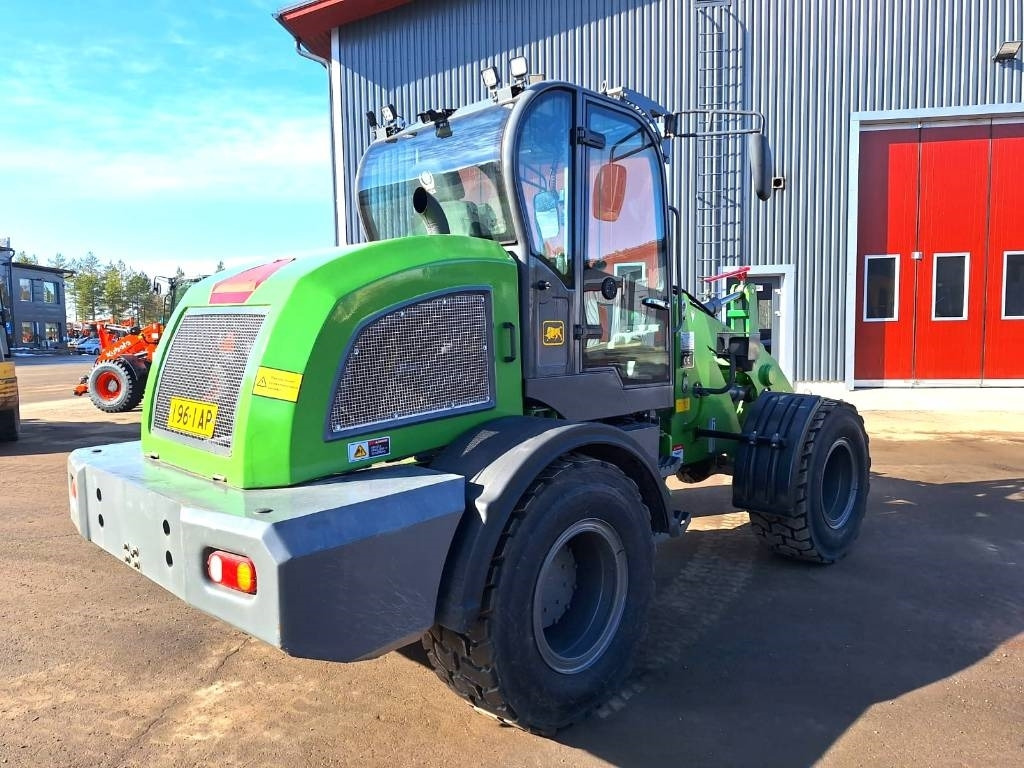 Greenmaster 825 PIIKIT, KAUHA JA HIEKOITIN  - Cargadora de ruedas: foto 4 Greenmaster 825 PIIKIT, KAUHA JA HIEKOITIN  - Cargadora de ruedas: foto 4