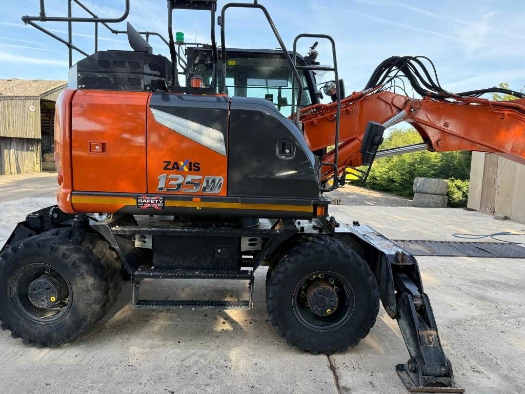 Hitachi ZX 135 W-7 - Excavadora de ruedas: foto 4 Hitachi ZX 135 W-7 - Excavadora de ruedas: foto 4