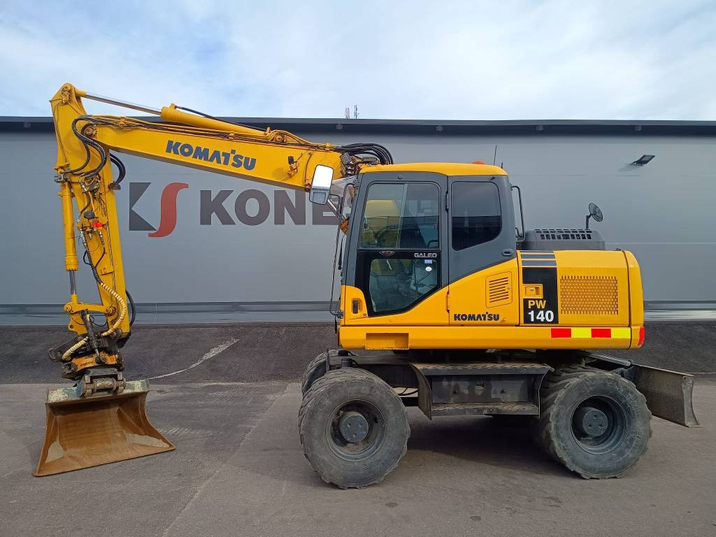 Komatsu MYYTY! SOLD! PW140-7 PYÖRITTÄJÄLLÄ  - Excavadora de ruedas: foto 1 Komatsu MYYTY! SOLD! PW140-7 PYÖRITTÄJÄLLÄ  - Excavadora de ruedas: foto 1