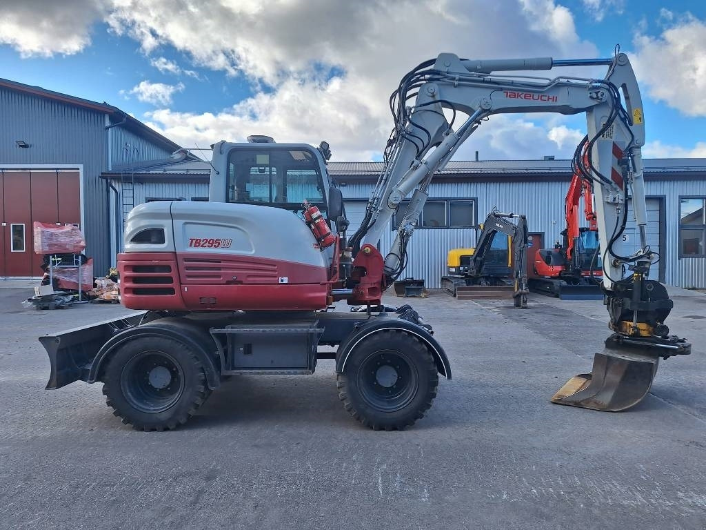 Takeuchi TB295W PYÖRITTÄJÄLLÄ - Excavadora de ruedas: foto 5 Takeuchi TB295W PYÖRITTÄJÄLLÄ - Excavadora de ruedas: foto 5
