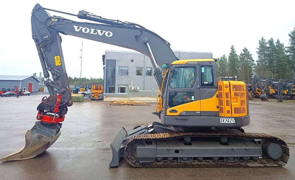 Volvo ECR235DL PYÖRITTÄJÄLLÄ - Excavadora de cadenas: foto 1 Volvo ECR235DL PYÖRITTÄJÄLLÄ - Excavadora de cadenas: foto 1