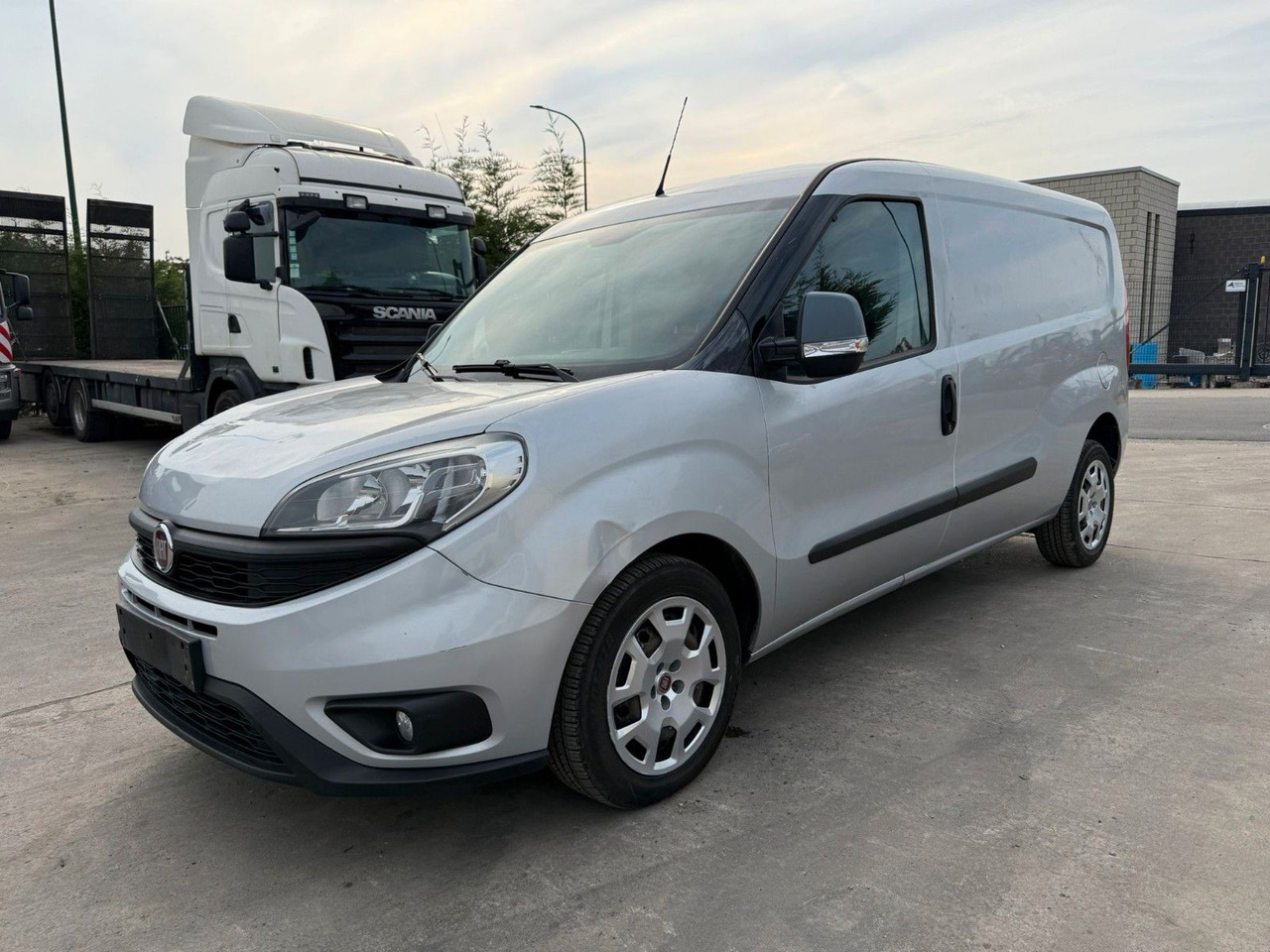 Fiat Doblo Maxi. 1.6 Klima. Navi. Tempomat - Furgoneta pequeña: foto 1 Fiat Doblo Maxi. 1.6 Klima. Navi. Tempomat - Furgoneta pequeña: foto 1