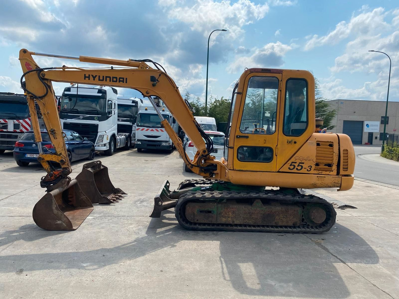 Hyundai Robex 55-3. 2 Löffel. - Miniexcavadora: foto 1 Hyundai Robex 55-3. 2 Löffel. - Miniexcavadora: foto 1