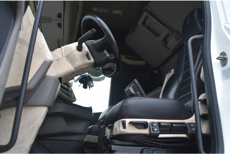 Scania S660 V8 NGS 4x2NB - NEW TACHO - RETARDER - FULL AIR - PARK. AIRCO - LEATHER SEATS - 2 x FUEL TANKS - ALCOA'S - LED - - Cabeza tractora: foto 4 Scania S660 V8 NGS 4x2NB - NEW TACHO - RETARDER - FULL AIR - PARK. AIRCO - LEATHER SEATS - 2 x FUEL TANKS - ALCOA'S - LED - - Cabeza tractora: foto 4