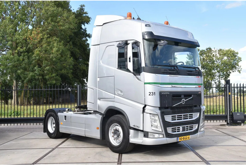 Volvo FH 420 Globe 4x2 - ADR FL - ONLY 670 TKM - PTO - AIRCO - DIFF. LOCK - GOOD CONDITION - - Cabeza tractora: foto 1 Volvo FH 420 Globe 4x2 - ADR FL - ONLY 670 TKM - PTO - AIRCO - DIFF. LOCK - GOOD CONDITION - - Cabeza tractora: foto 1