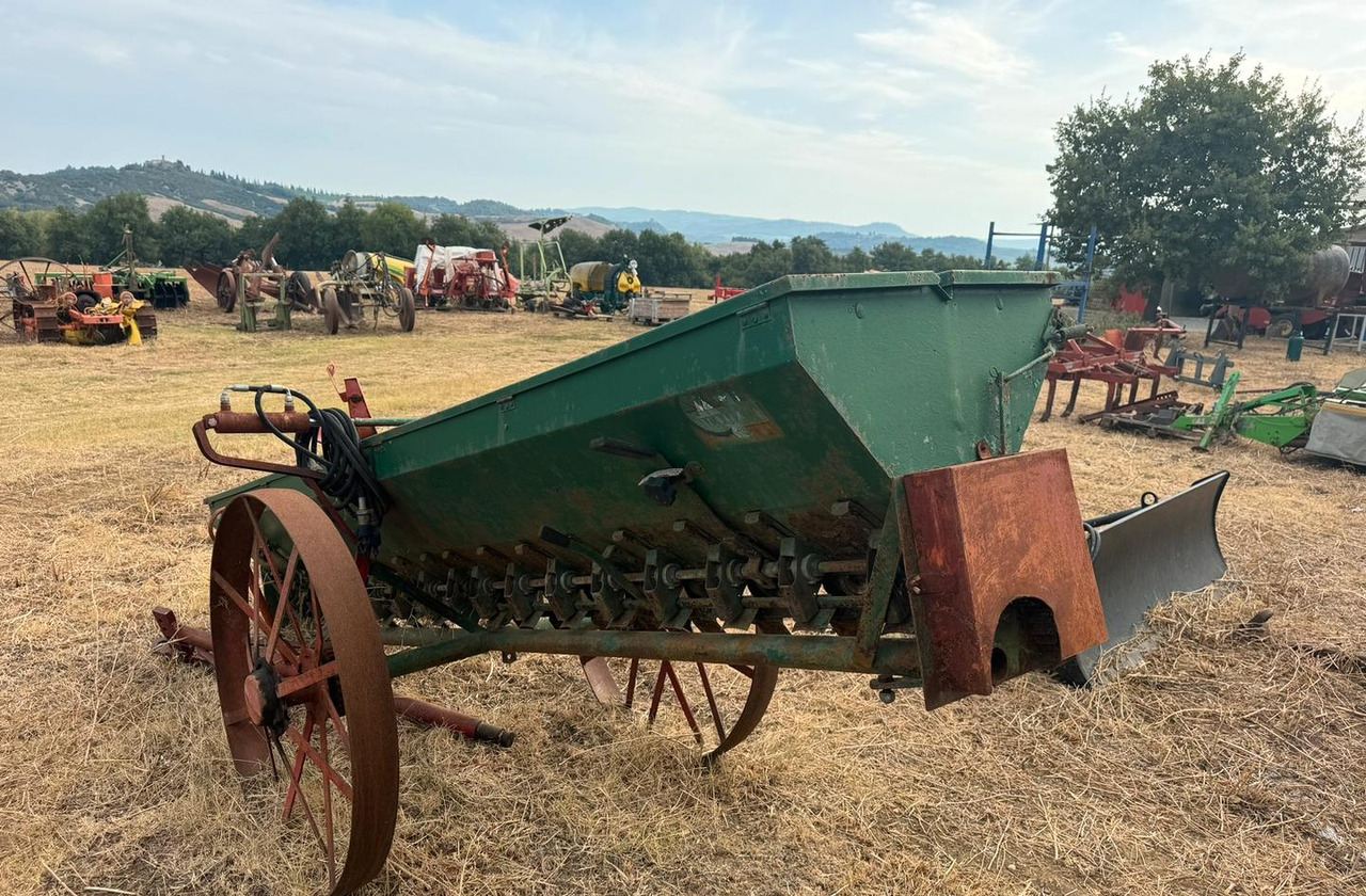 Seminatrice - Maquinaria de siembra: foto 3 Seminatrice - Maquinaria de siembra: foto 3