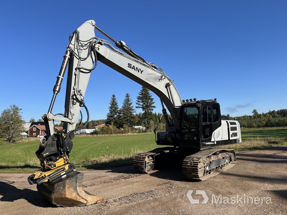 Grävmaskin Sany SY215C LC - Excavadora de cadenas: foto 1 Grävmaskin Sany SY215C LC - Excavadora de cadenas: foto 1