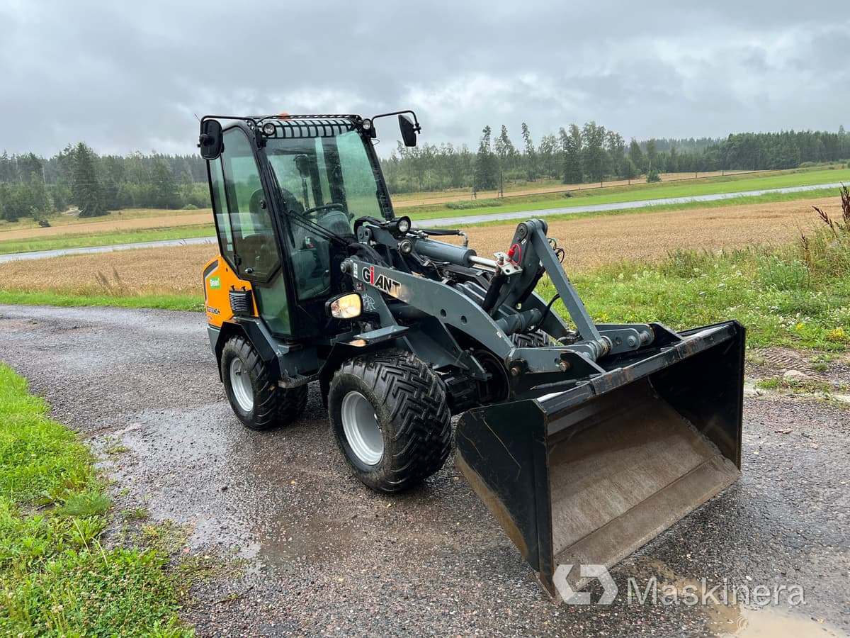 Hjullastare Giant G2700 HD+ X-tra med 4 redskap - Cargadora de ruedas: foto 3 Hjullastare Giant G2700 HD+ X-tra med 4 redskap - Cargadora de ruedas: foto 3