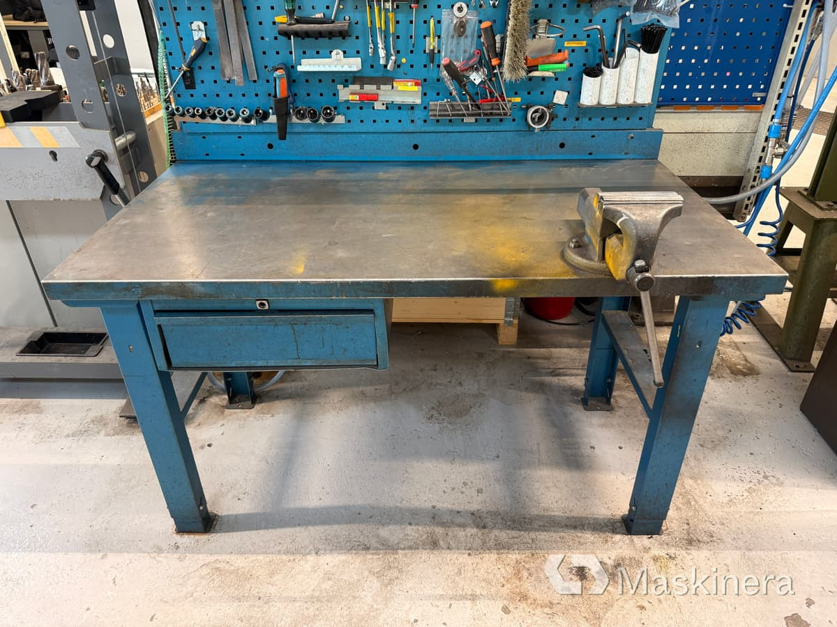 Arbetsbord med verktygstavla - Maquinaria industrial: foto 2 Arbetsbord med verktygstavla - Maquinaria industrial: foto 2