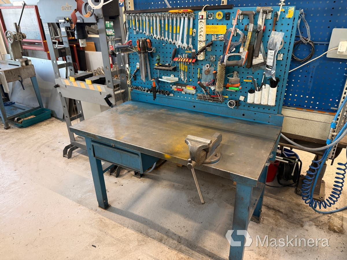 Arbetsbord med verktygstavla - Maquinaria industrial: foto 1 Arbetsbord med verktygstavla - Maquinaria industrial: foto 1