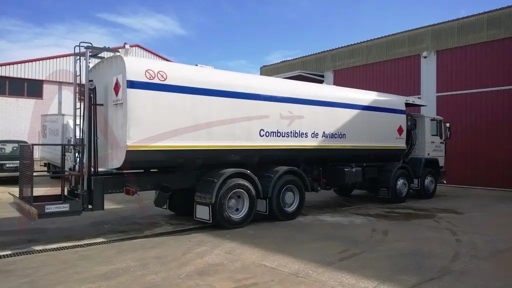 JET A1 - Camión cisterna: foto 2 JET A1 - Camión cisterna: foto 2