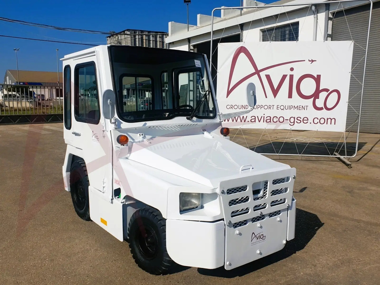 NISSAN FV02 - Tractor de equipaje: foto 1 NISSAN FV02 - Tractor de equipaje: foto 1