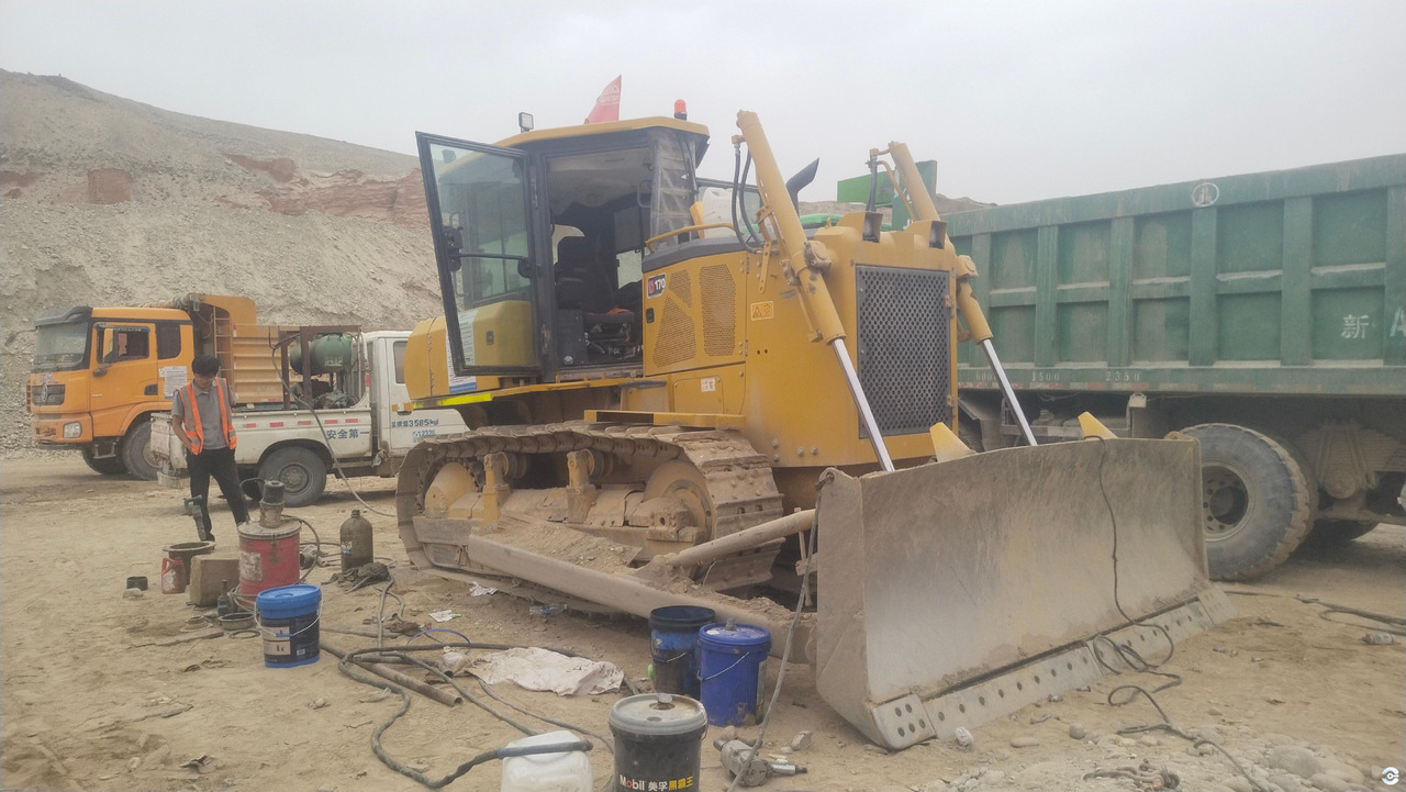 XCMG D170 used small bulldozer dozer hydraulic price - Bulldozer: foto 3 XCMG D170 used small bulldozer dozer hydraulic price - Bulldozer: foto 3