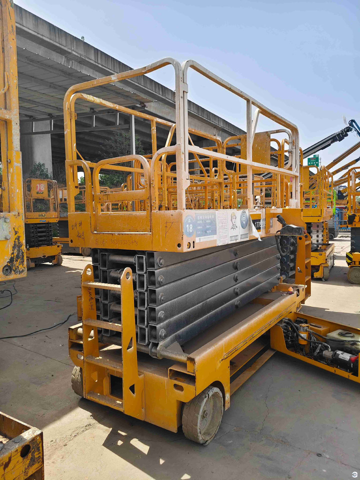 XCMG GTJZ1412 14m diesel hydraulic used scissor lift platform - Plataforma de tijeras: foto 5 XCMG GTJZ1412 14m diesel hydraulic used scissor lift platform - Plataforma de tijeras: foto 5