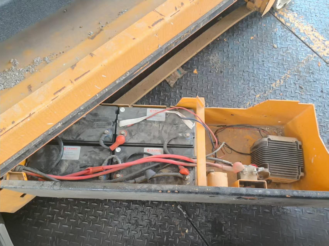 XCMG GTJZ1412 14m diesel used scissor lift portable work platform - Plataforma de tijeras: foto 4 XCMG GTJZ1412 14m diesel used scissor lift portable work platform - Plataforma de tijeras: foto 4