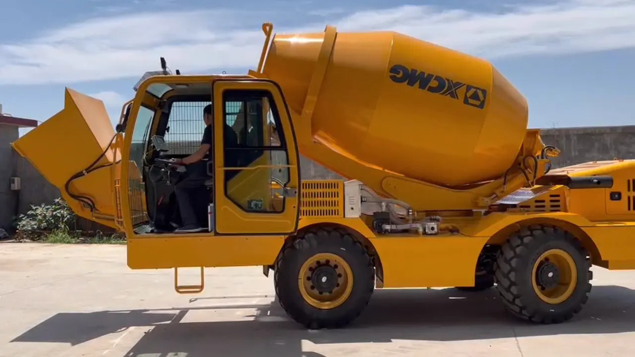 XCMG Official 4 cubic meters Self Loading Rough Terrain Concrete Mixers for Sale - Camión hormigonera: foto 1 XCMG Official 4 cubic meters Self Loading Rough Terrain Concrete Mixers for Sale - Camión hormigonera: foto 1