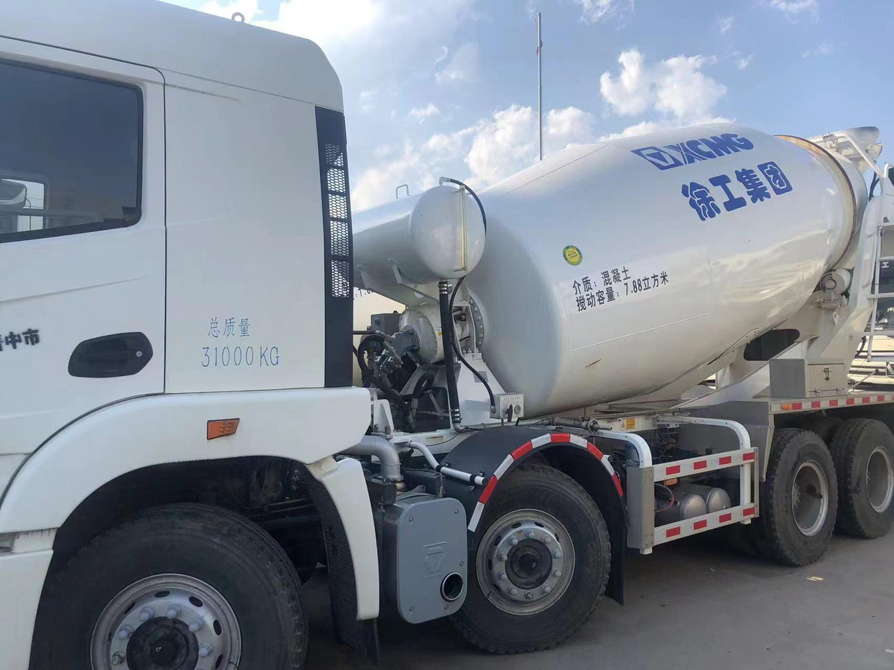 XCMG Official G12V China 12 Cubic Used Concrete Mixer Truck with Good Price - Camión hormigonera: foto 2 XCMG Official G12V China 12 Cubic Used Concrete Mixer Truck with Good Price - Camión hormigonera: foto 2