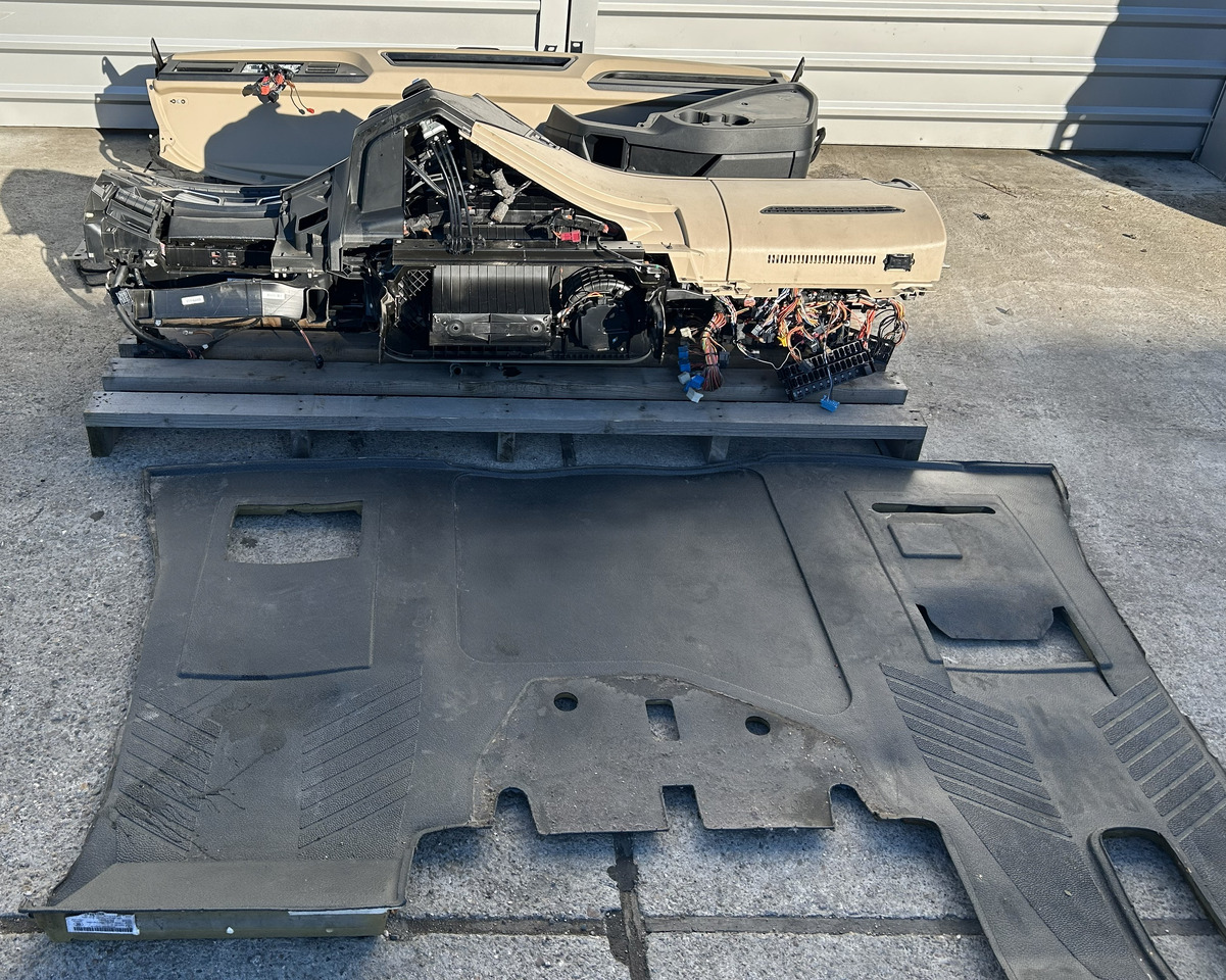 MERCEDES-BENZ KOMPLETNA PRZEKŁADKA WNĘTRZA - DESKA KONSOLA DO ANGLIKA MERCEDES ACTROS MP4 L STREAM SPACE - Cabina: foto 1 MERCEDES-BENZ KOMPLETNA PRZEKŁADKA WNĘTRZA - DESKA KONSOLA DO ANGLIKA MERCEDES ACTROS MP4 L STREAM SPACE - Cabina: foto 1