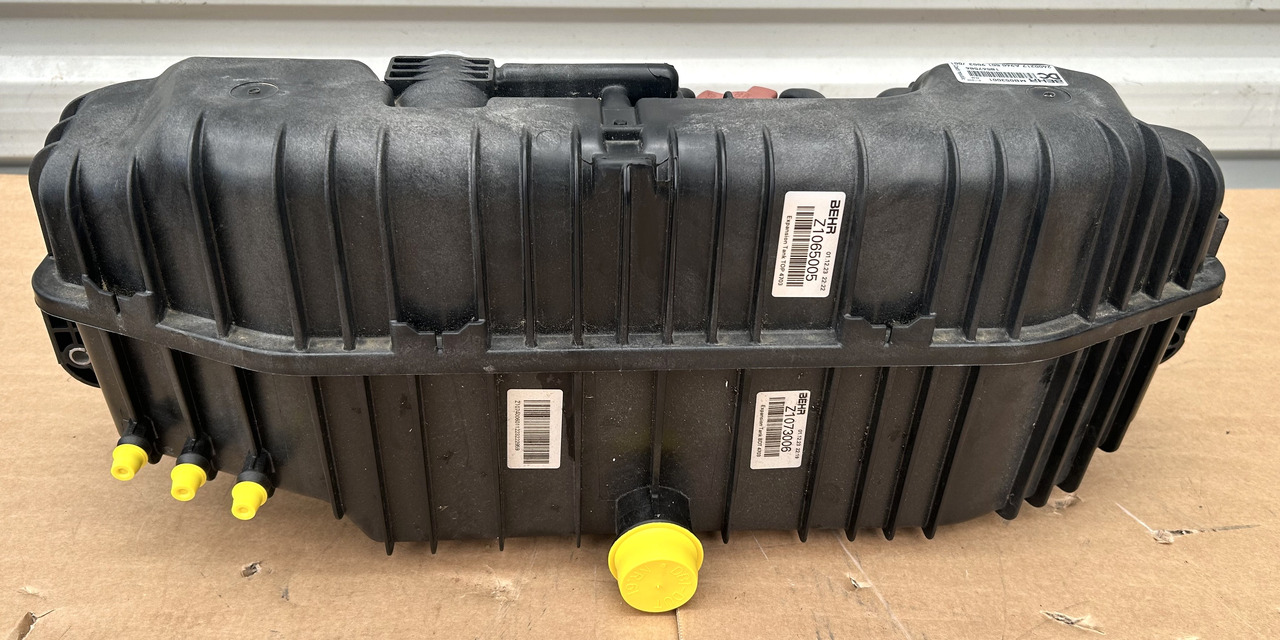 MERCEDES COOLANT EXPANSION TANK AROCS ACTROS MP4 MP5 - Depósito de expansión: foto 2 MERCEDES COOLANT EXPANSION TANK AROCS ACTROS MP4 MP5 - Depósito de expansión: foto 2