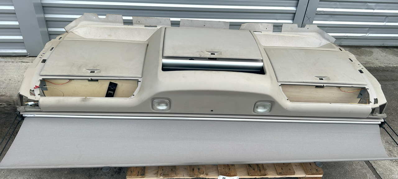 DAF XF 106 480 UPPER COCKPIT STORAGE SHELVES SHELF STORAGE CONSOLE BOARD SUPER SPACE CAB - Recambio: foto 2 DAF XF 106 480 UPPER COCKPIT STORAGE SHELVES SHELF STORAGE CONSOLE BOARD SUPER SPACE CAB - Recambio: foto 2