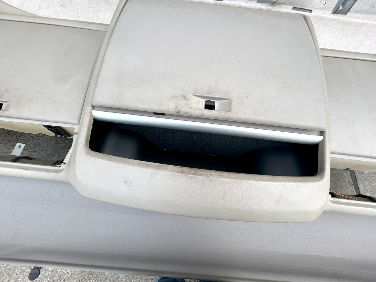 DAF XF 106 480 UPPER COCKPIT STORAGE SHELVES SHELF STORAGE CONSOLE BOARD SUPER SPACE CAB - Recambio: foto 4 DAF XF 106 480 UPPER COCKPIT STORAGE SHELVES SHELF STORAGE CONSOLE BOARD SUPER SPACE CAB - Recambio: foto 4