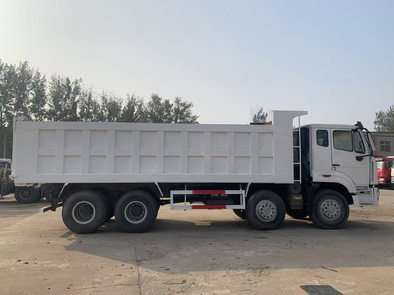 Howo 8x4 Tipper Truck Used Condition HOWO Dumper Truck Left Hand Drive - Camión volquete: foto 5 Howo 8x4 Tipper Truck Used Condition HOWO Dumper Truck Left Hand Drive - Camión volquete: foto 5