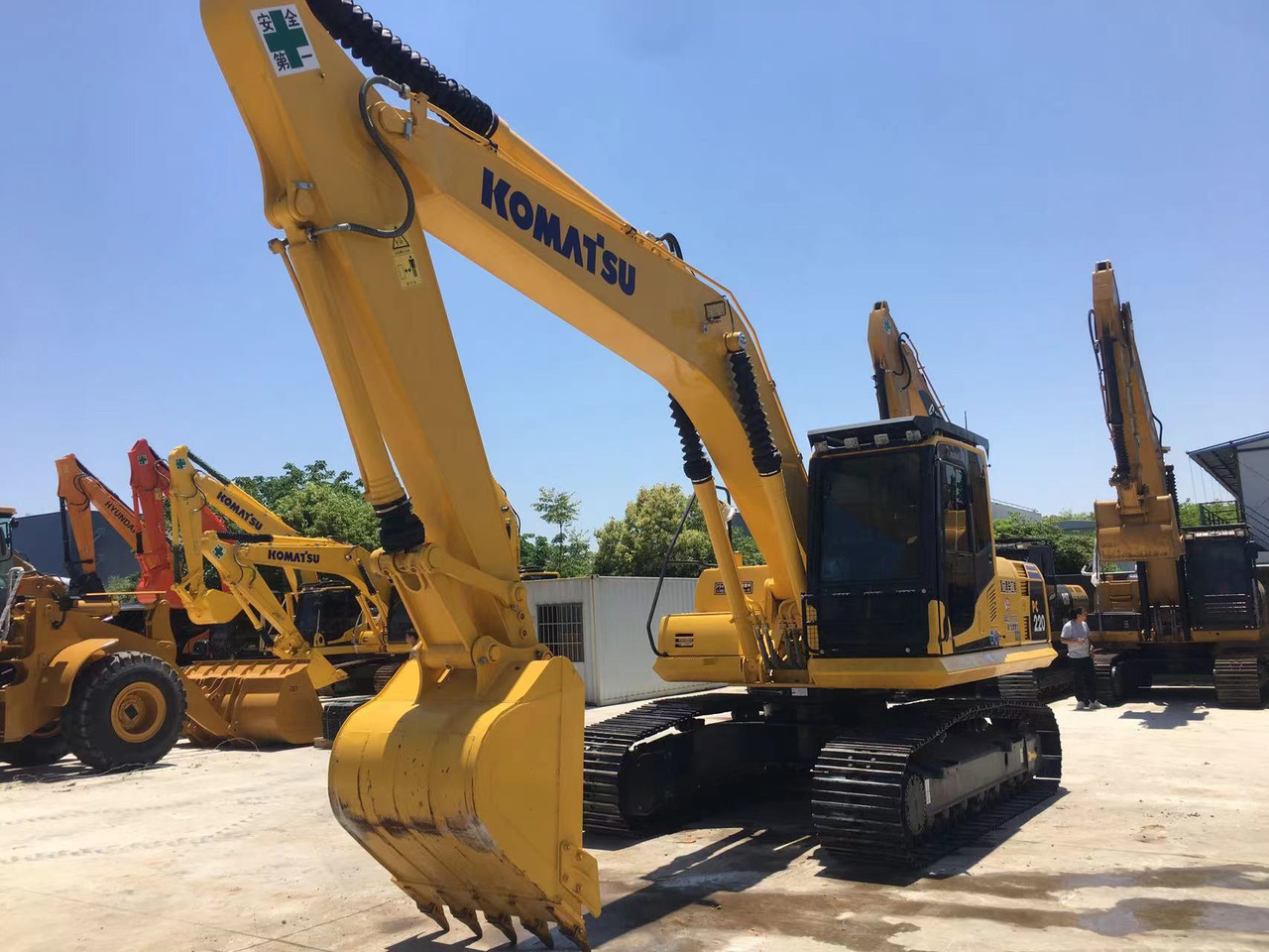 Komatsu Pre-Owned Komatsu PC220-8 Digger – SAA6D107E Engine, 164HP, 6.9m Dig Depth, Low Fuel Use - Excavadora de cadenas: foto 4 Komatsu Pre-Owned Komatsu PC220-8 Digger – SAA6D107E Engine, 164HP, 6.9m Dig Depth, Low Fuel Use - Excavadora de cadenas: foto 4