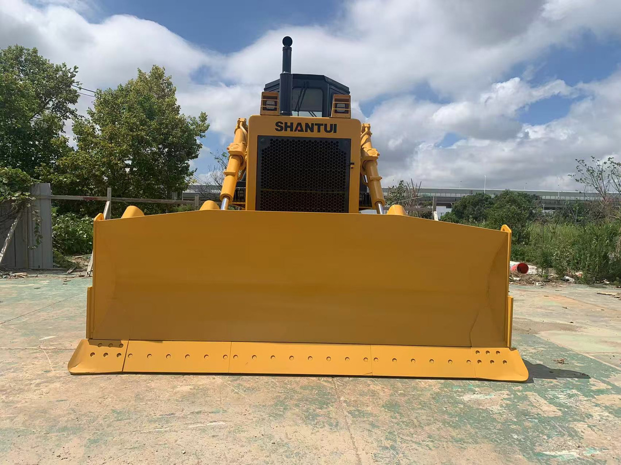 SHANTUI Bulldozer SD22, SD32, SD16 Secondhand Condition - Bulldozer: foto 1 SHANTUI Bulldozer SD22, SD32, SD16 Secondhand Condition - Bulldozer: foto 1