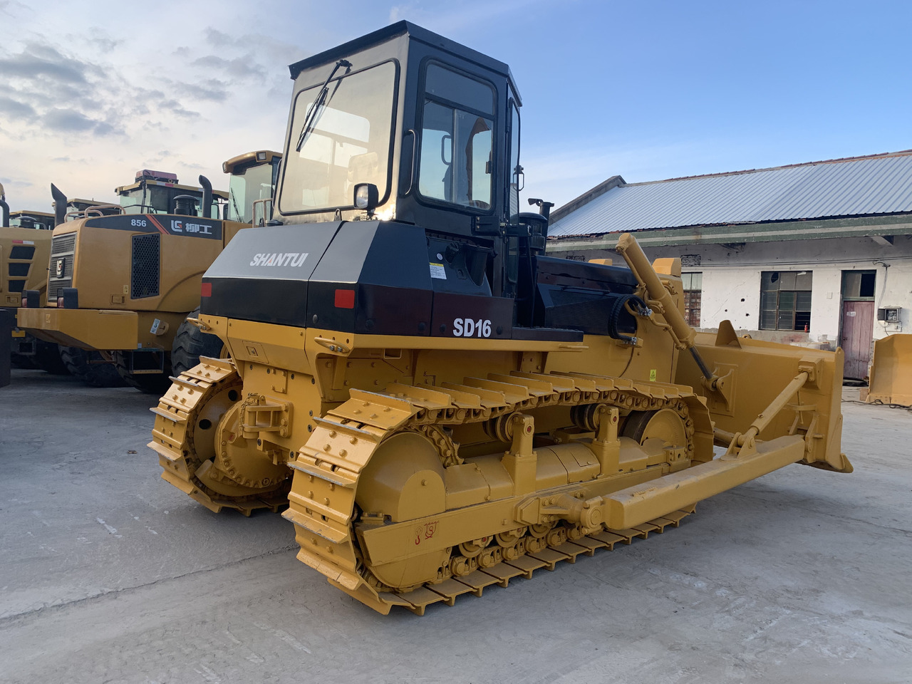 SHANTUI SD16 Used Bulldozer with Good Price - Bulldozer: foto 2 SHANTUI SD16 Used Bulldozer with Good Price - Bulldozer: foto 2