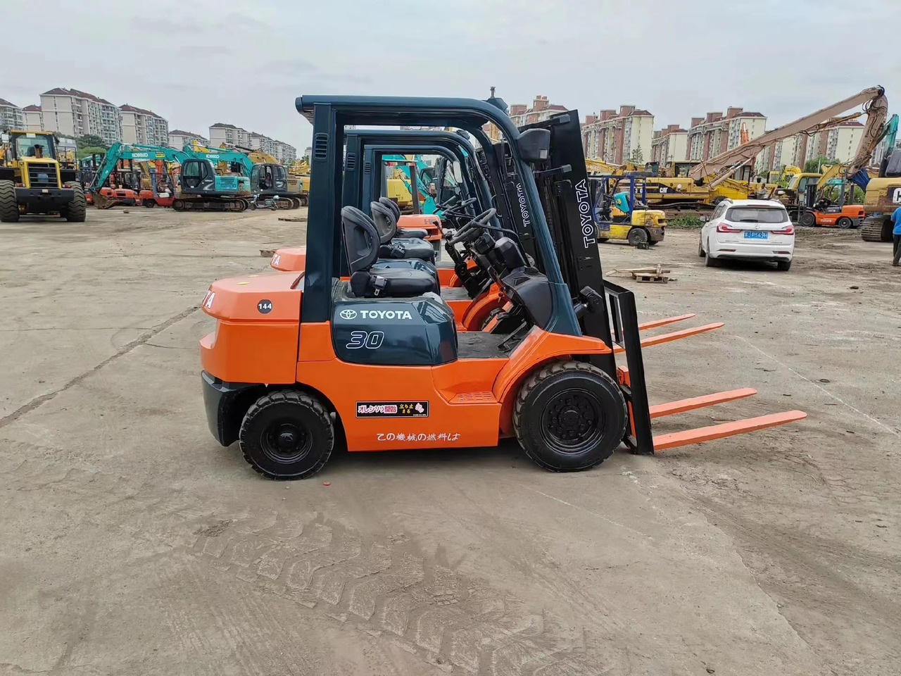 Toyota 3 ton Forklift FD30 with Free Lift, Side Shifter, Clamp - Carretilla elevadora diésel: foto 2 Toyota 3 ton Forklift FD30 with Free Lift, Side Shifter, Clamp - Carretilla elevadora diésel: foto 2