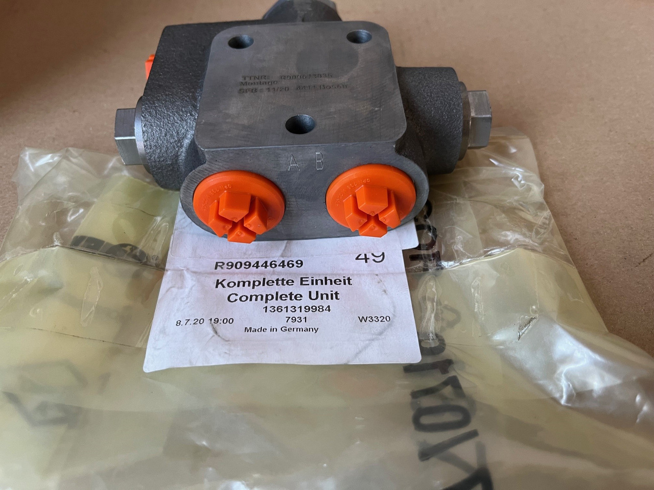 REXROTH R909446469 Flushing & Boost valve - Recambio para Excavadora: foto 1 REXROTH R909446469 Flushing & Boost valve - Recambio para Excavadora: foto 1
