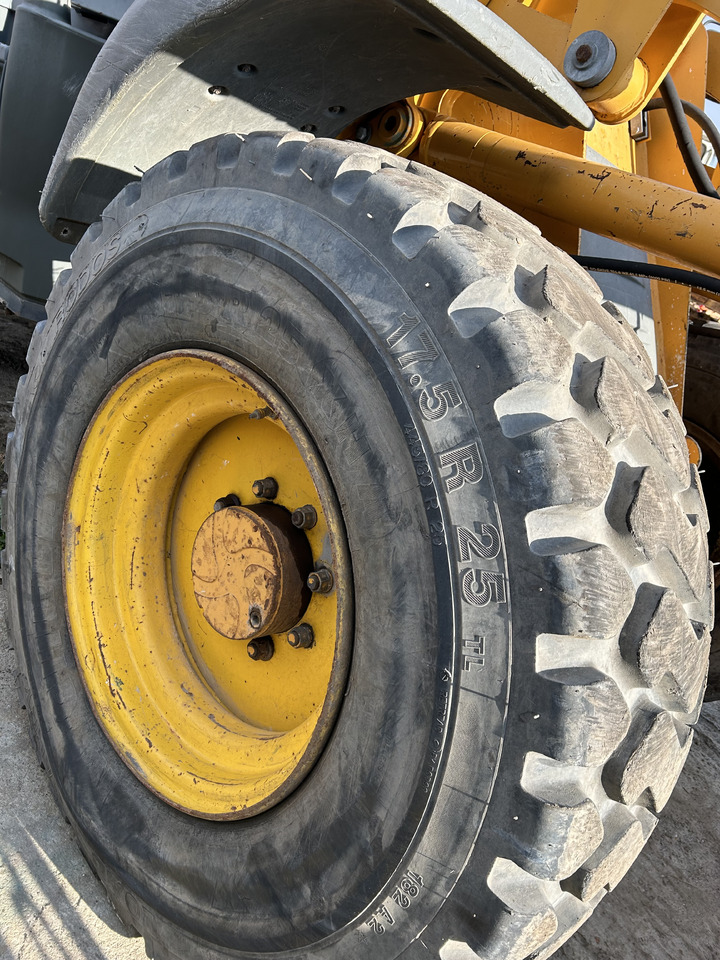 Liebherr L514 - Rueda completa para Cargadora de ruedas: foto 3 Liebherr L514 - Rueda completa para Cargadora de ruedas: foto 3