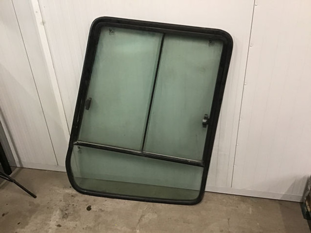Liebherr A900B Li / A900C Li - Ventana y piezas: foto 1 Liebherr A900B Li / A900C Li - Ventana y piezas: foto 1