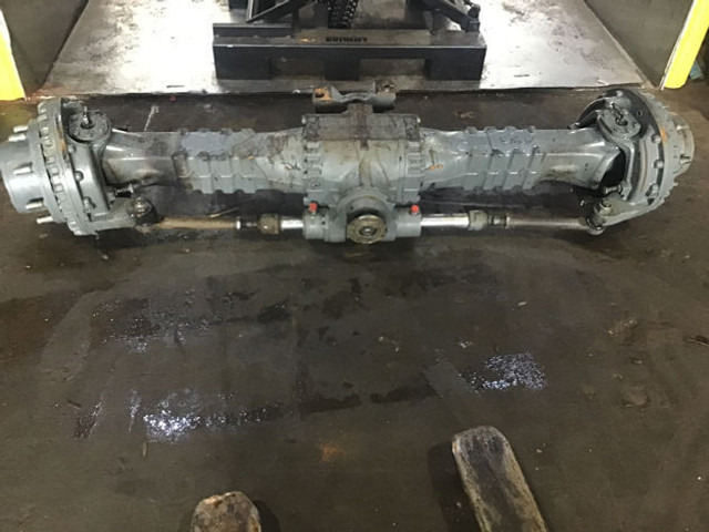 Liebherr Front Axle - Eje y piezas: foto 2 Liebherr Front Axle - Eje y piezas: foto 2