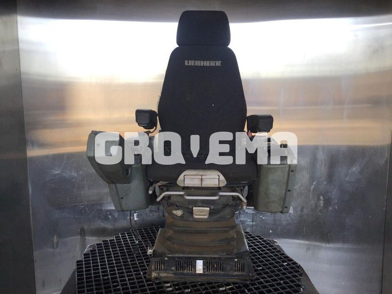 Liebherr R926 COMP / R946 LC / R946 LC-V - Asiento: foto 2 Liebherr R926 COMP / R946 LC / R946 LC-V - Asiento: foto 2