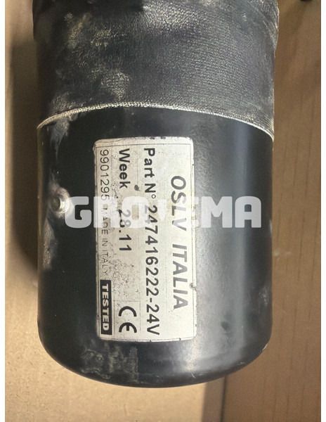 Liebherr R926 K-LC / R926 LC / R926 CL / R926 NLC / R926 SLC / R906 WLC / R906 C / R906 LC / R906 NLC / R916 LC / R916 NLC / R916 SLC / R - Limpiaparabrisas: foto 3 Liebherr R926 K-LC / R926 LC / R926 CL / R926 NLC / R926 SLC / R906 WLC / R906 C / R906 LC / R906 NLC / R916 LC / R916 NLC / R916 SLC / R - Limpiaparabrisas: foto 3