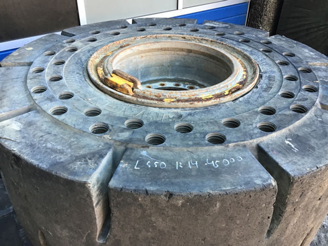 Liebherr Tires 23,5R25 - Neumáticos y llantas: foto 2 Liebherr Tires 23,5R25 - Neumáticos y llantas: foto 2