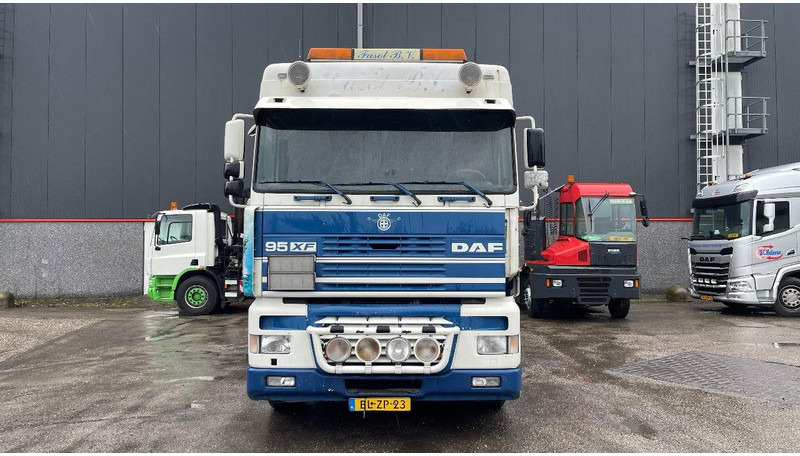 DAF XF 380 Manual HOLLAND TRUCK (from first owner) - Cabeza tractora: foto 3 DAF XF 380 Manual HOLLAND TRUCK (from first owner) - Cabeza tractora: foto 3