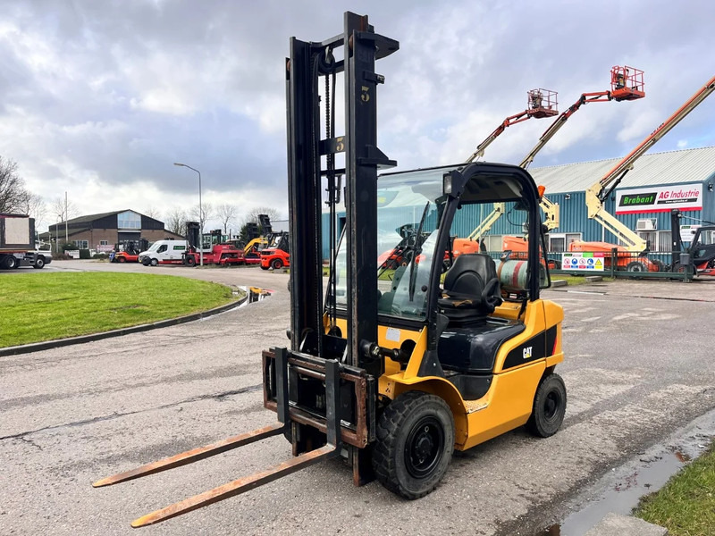 Caterpillar GP25N - Carretilla elevadora de gas: foto 4 Caterpillar GP25N - Carretilla elevadora de gas: foto 4